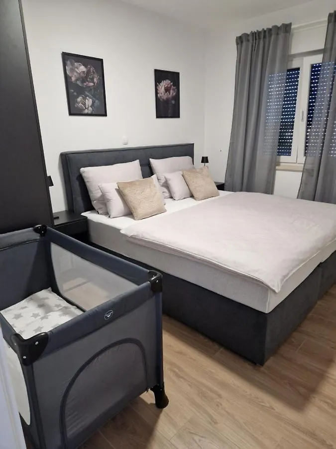 Deluxe Apartment Mila Nin 0*,  Kroatien